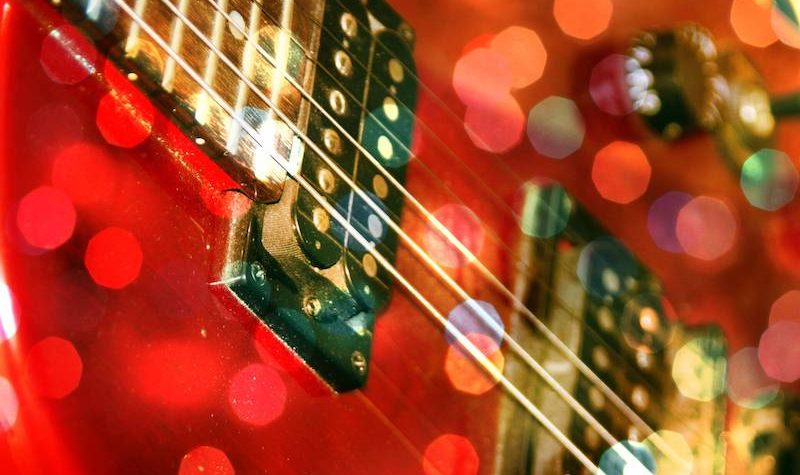 Free picture (Guitar Christmas background) from https://torange.biz/fx/overlay-image-christmas-background-guitar-212080